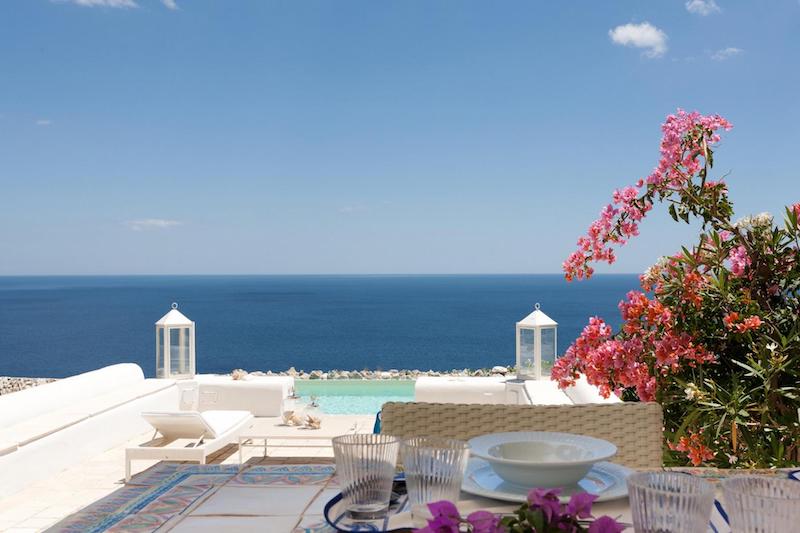 Luxury villas for rent and holiday homes with pool near the sea